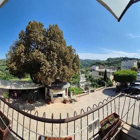 Appartamento La Casa In Piazza Toffia Esterno foto