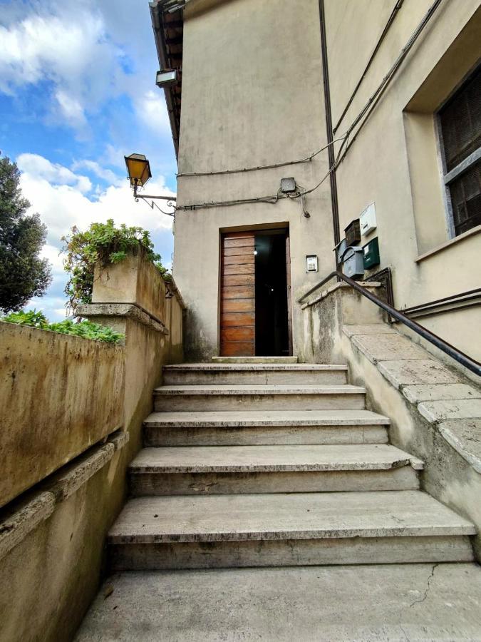 Appartamento La Casa In Piazza Toffia Esterno foto