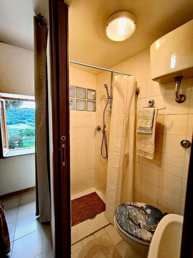 Appartamento La Casa In Piazza Toffia Esterno foto