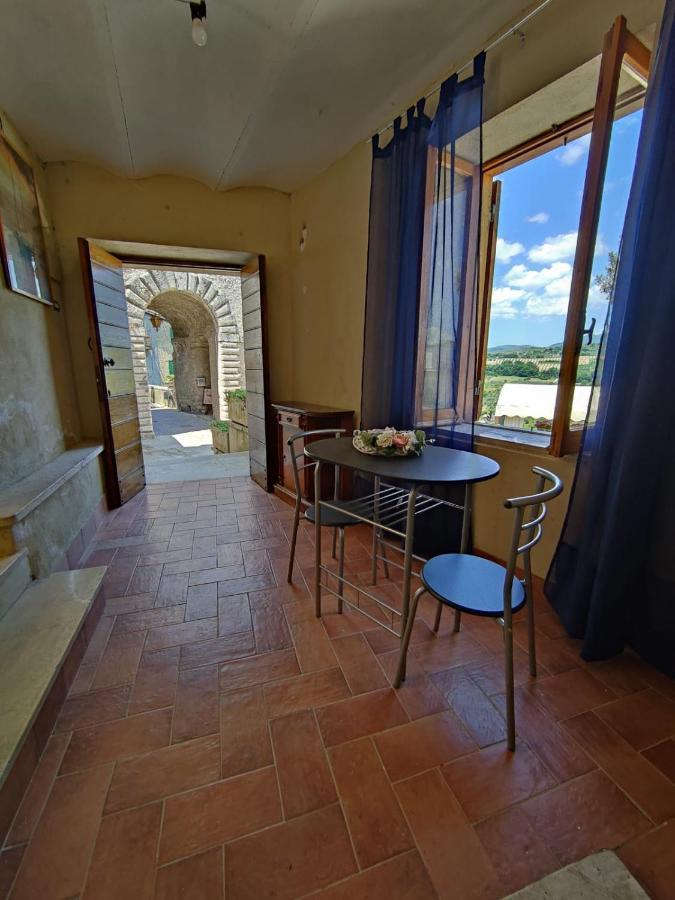 Appartamento La Casa In Piazza Toffia Esterno foto