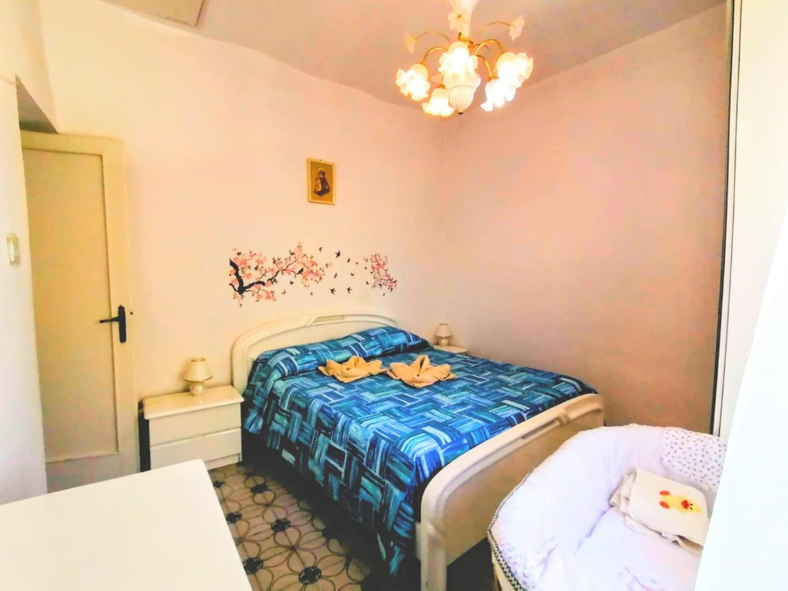 Appartamento La Casa In Piazza Toffia Esterno foto