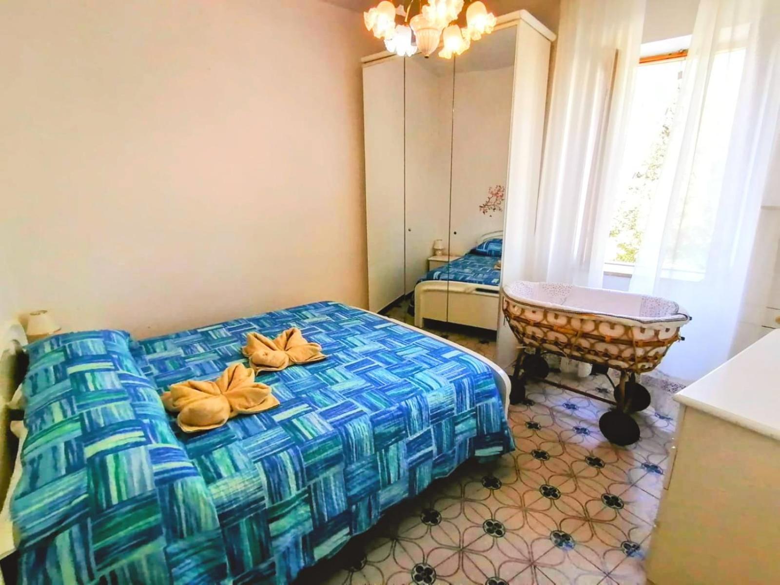Appartamento La Casa In Piazza Toffia Esterno foto
