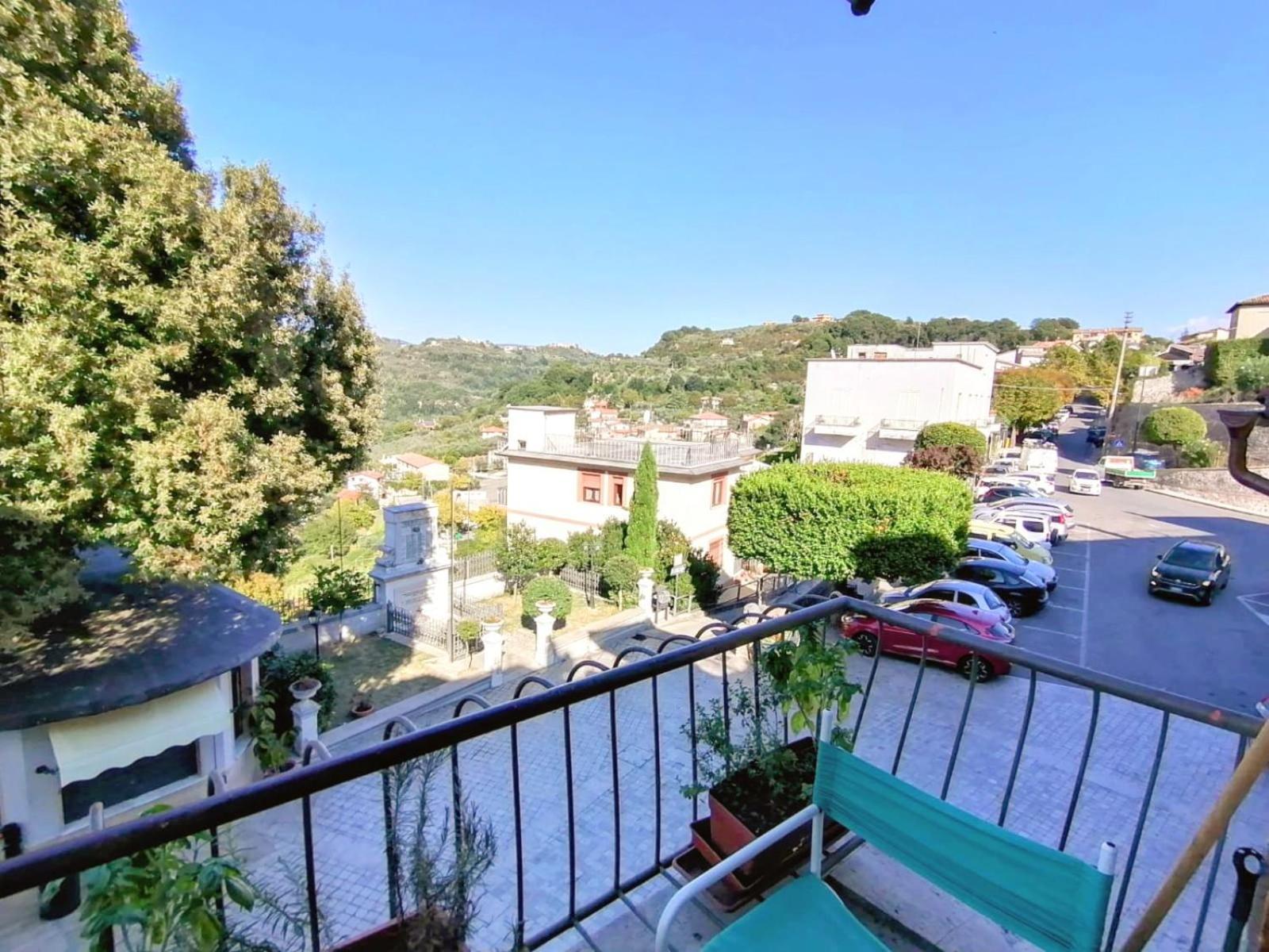 Appartamento La Casa In Piazza Toffia Esterno foto