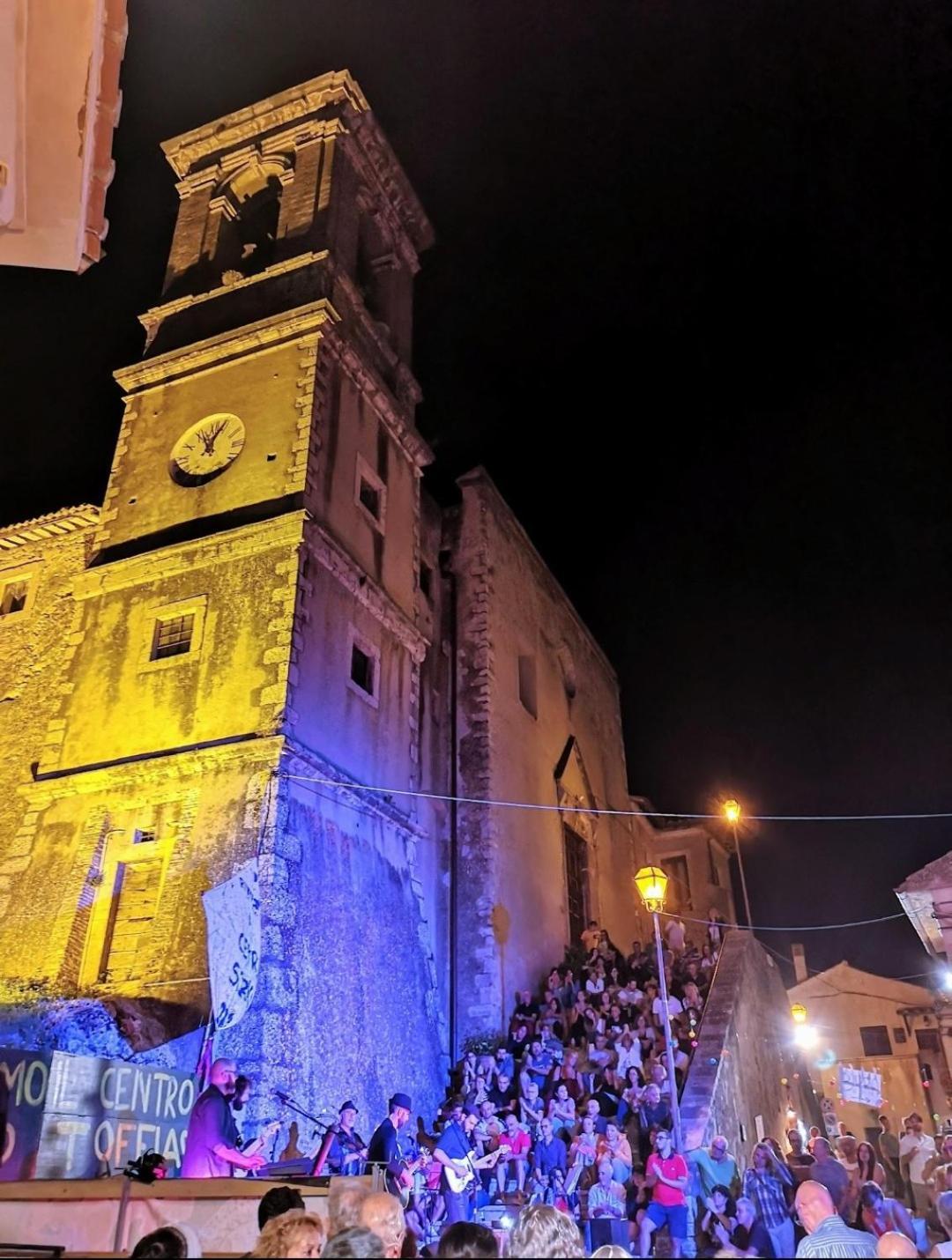 Appartamento La Casa In Piazza Toffia Esterno foto