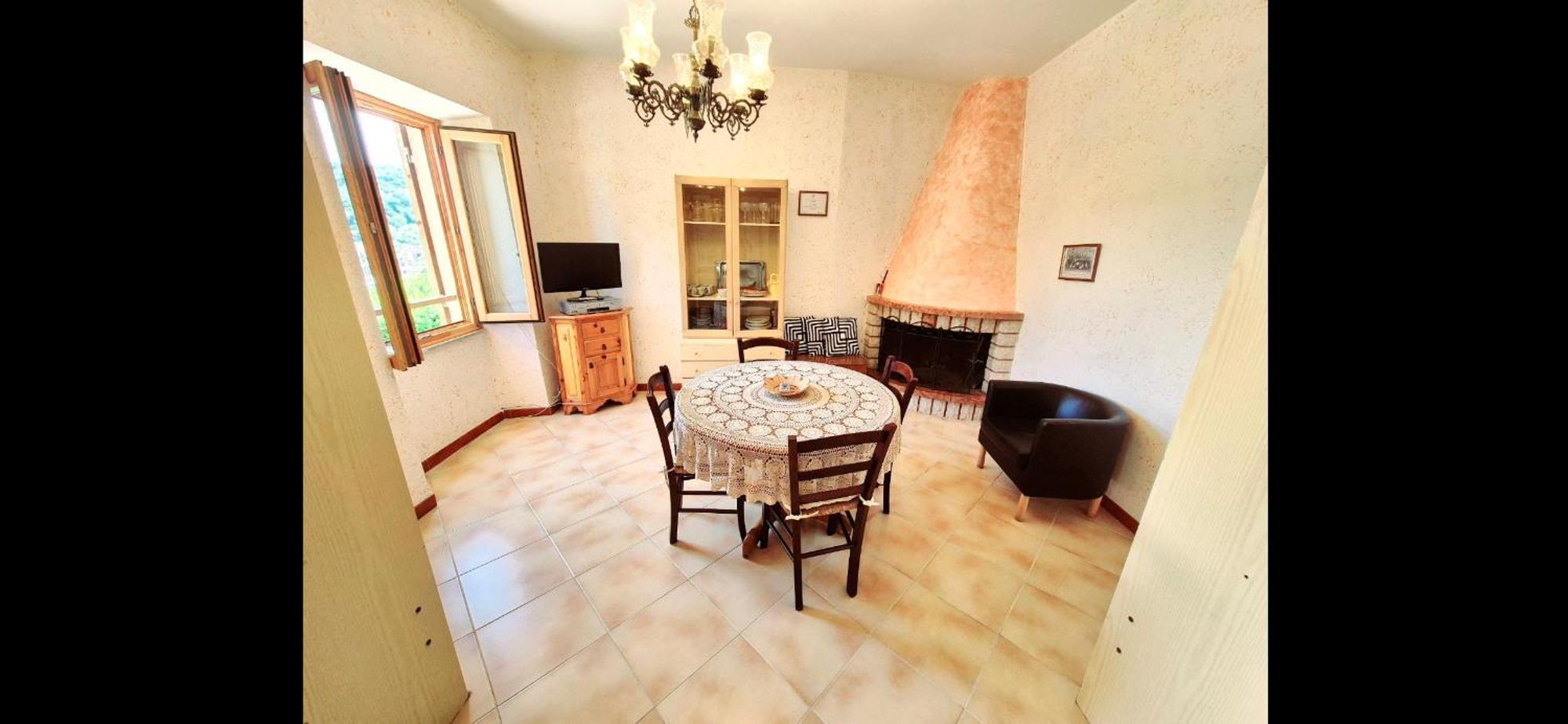 Appartamento La Casa In Piazza Toffia Esterno foto