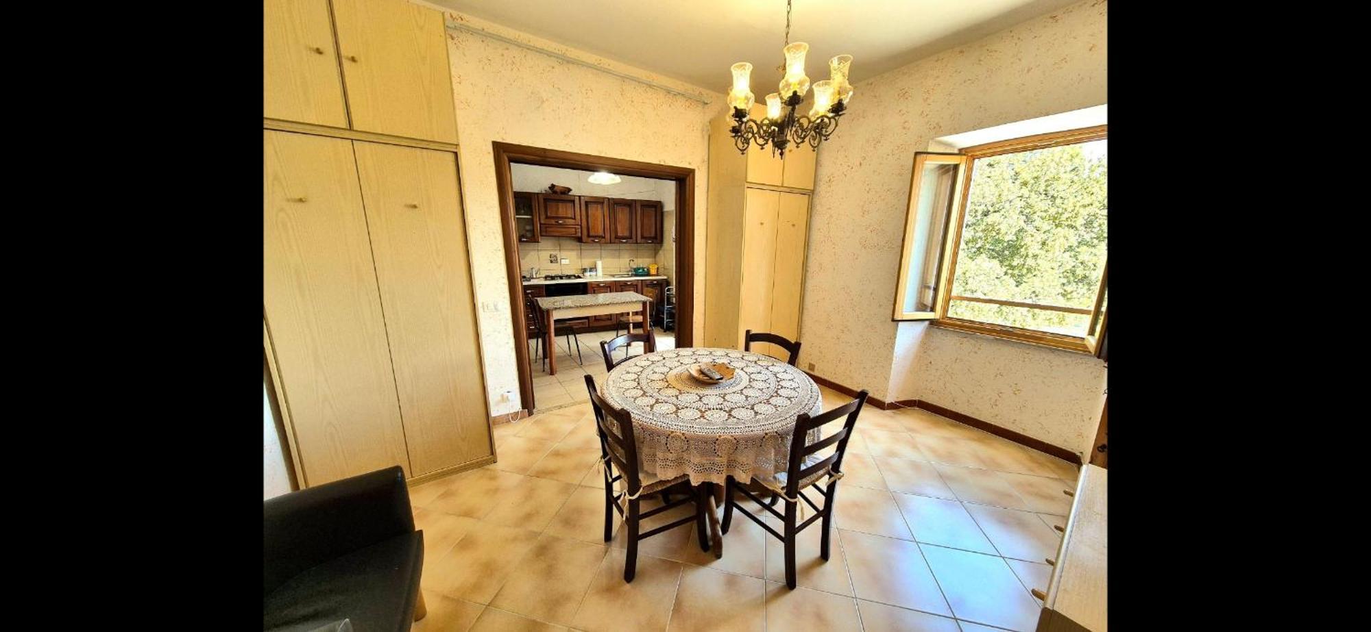 Appartamento La Casa In Piazza Toffia Esterno foto