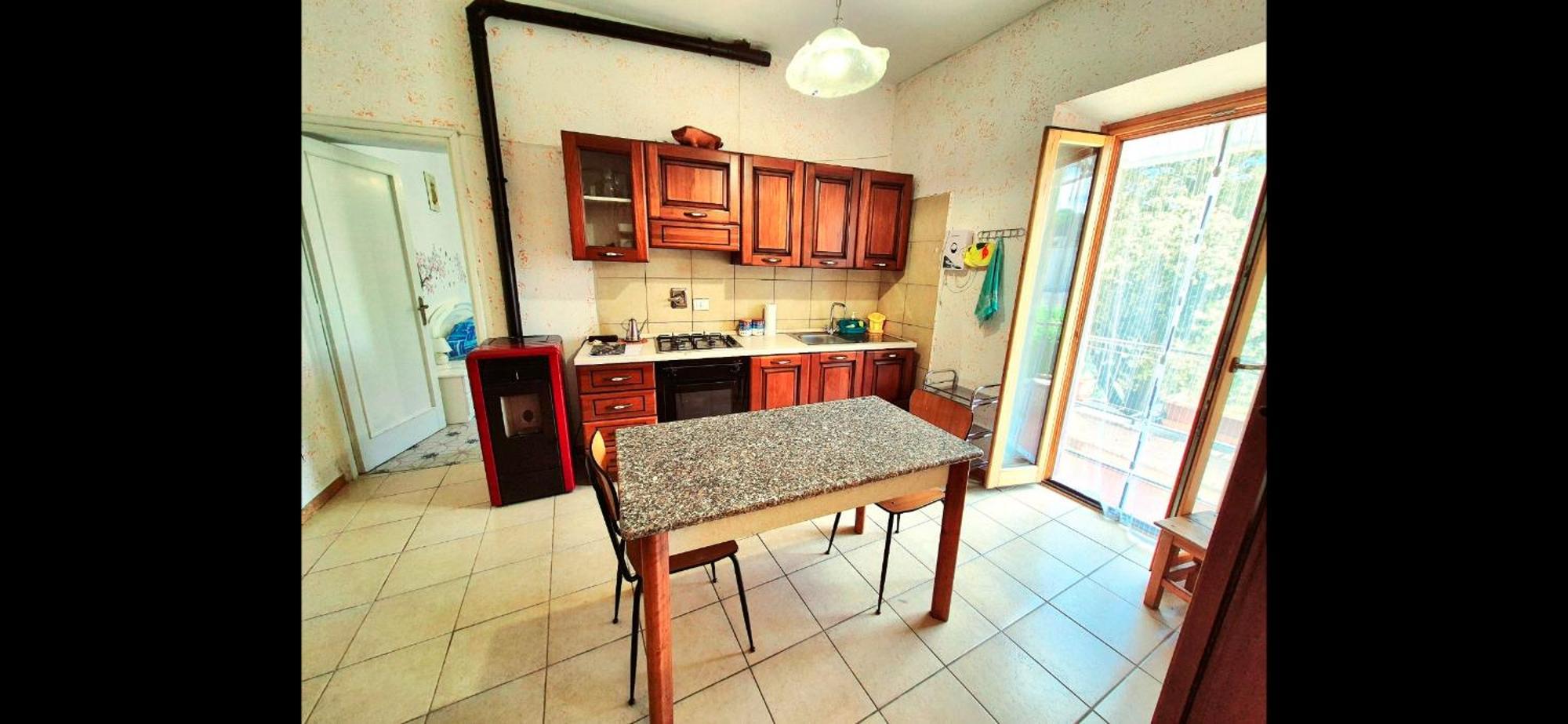 Appartamento La Casa In Piazza Toffia Esterno foto